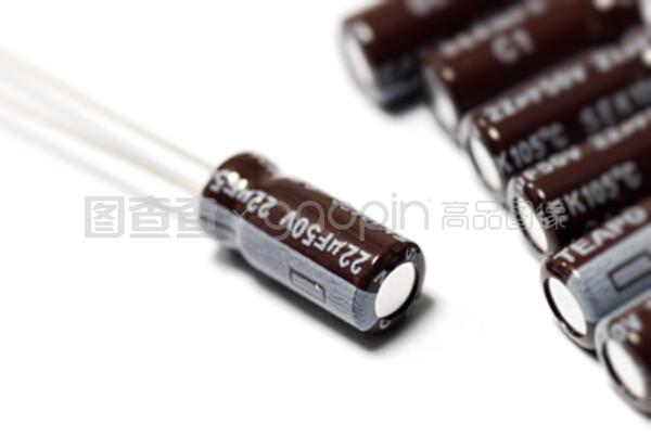 科技心臟的雙面舞者 鋁電解電容器